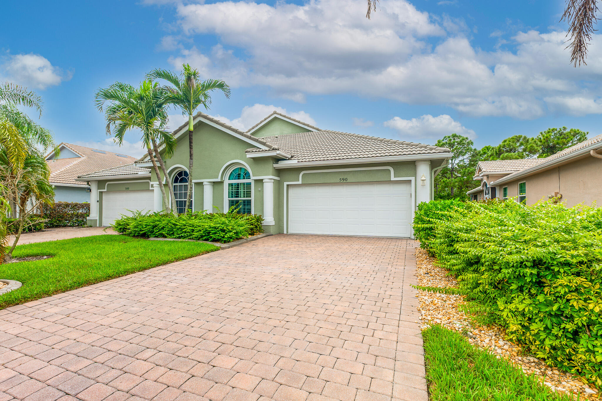 590 NW Red Pine Way