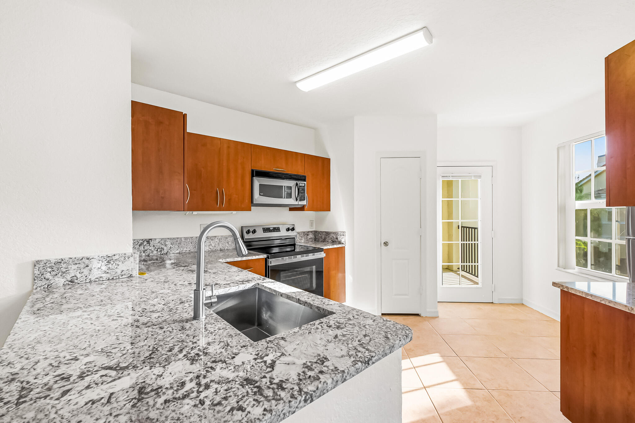 140 SW PEACOCK Boulevard 21-202, Port St. Lucie Unit: 21-202