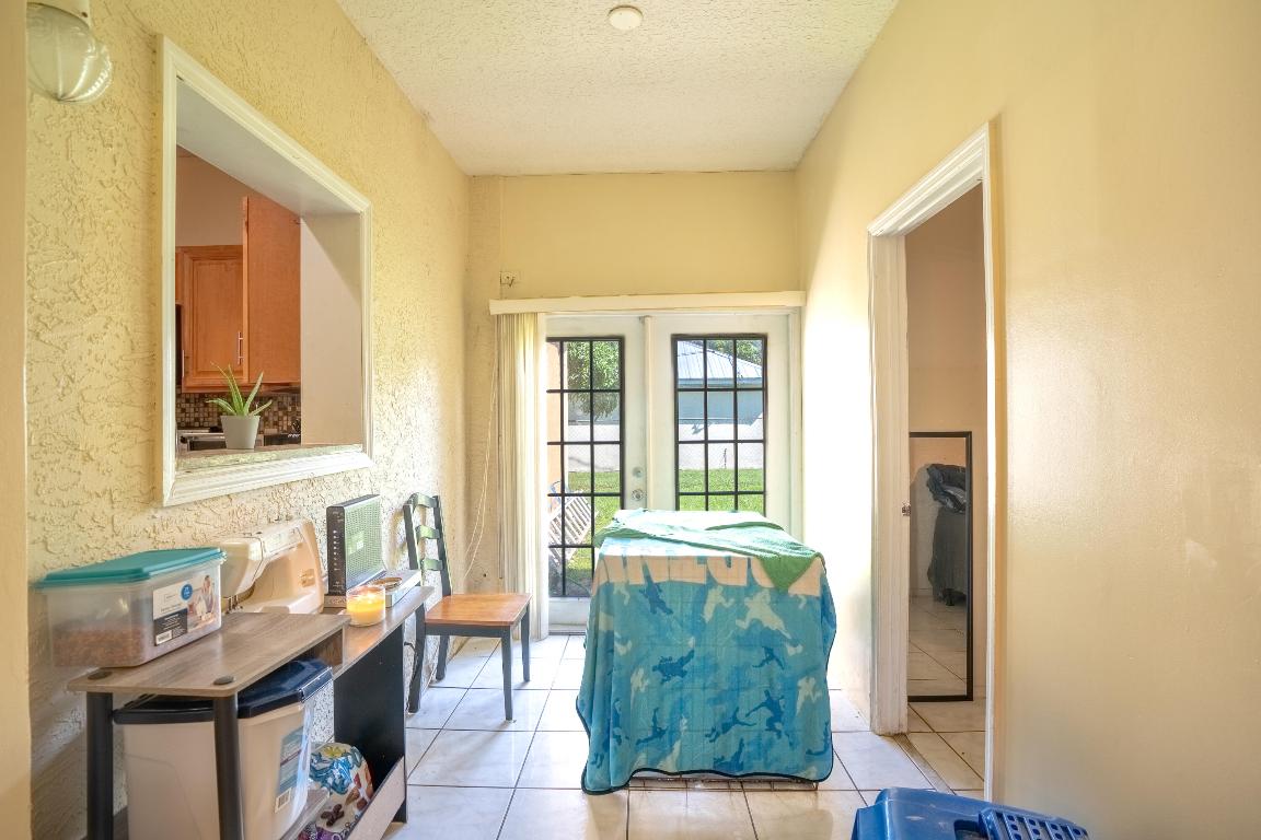 2128 SE Broward Terrace