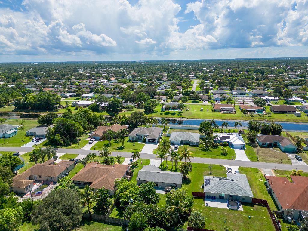 2128 SE Broward Terrace