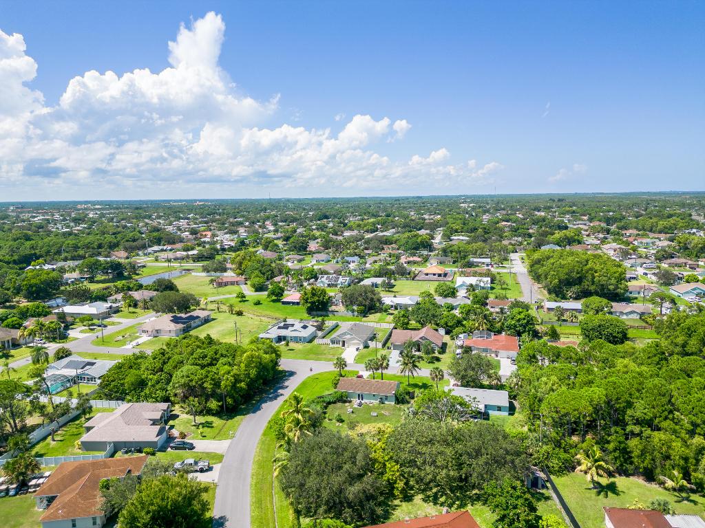 2128 SE Broward Terrace