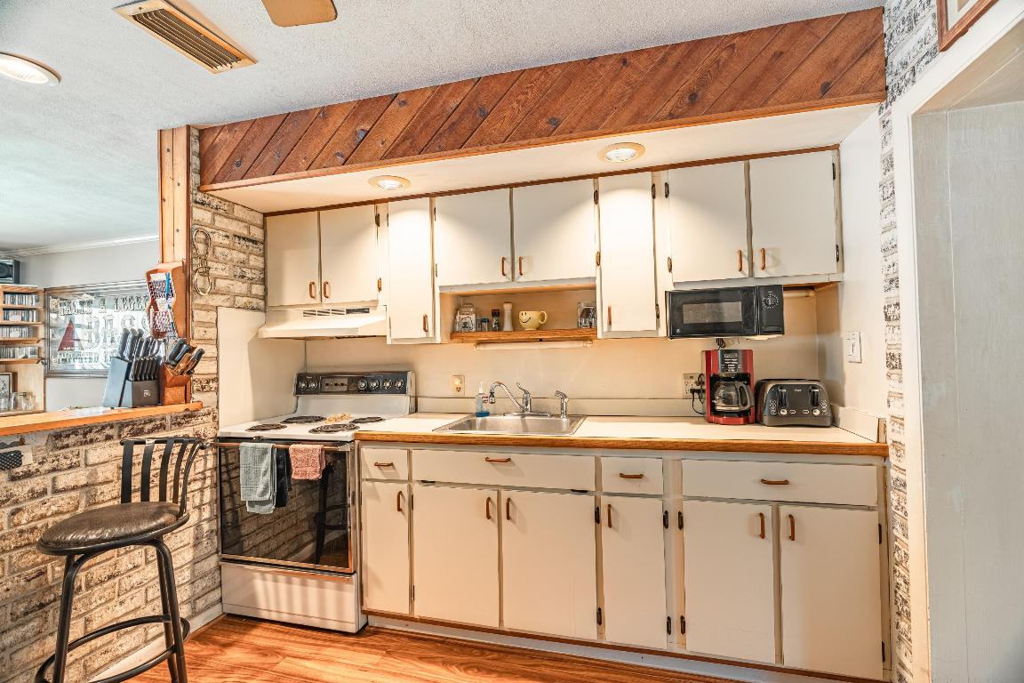 2556 NE Letitia Street