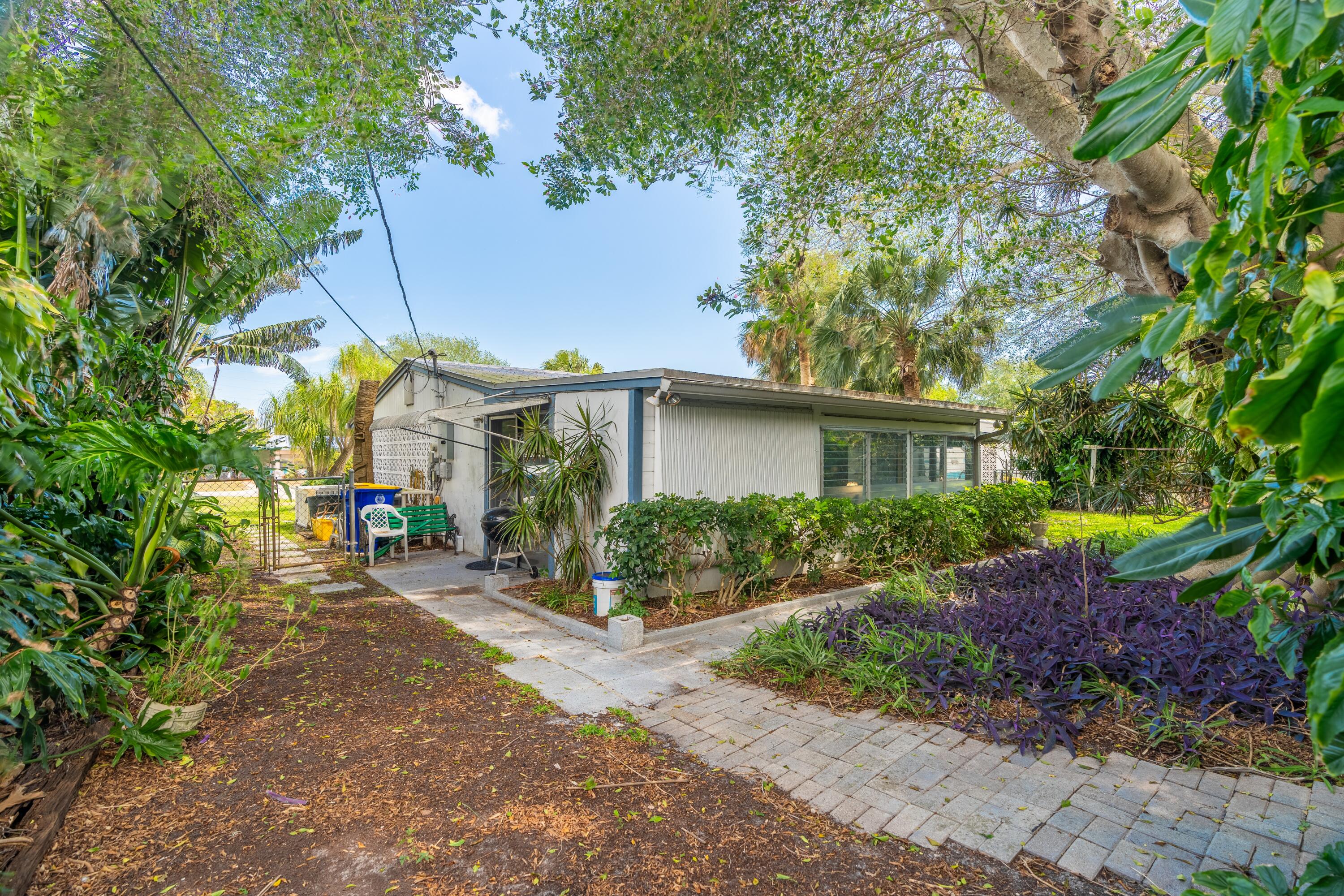 2556 NE Letitia Street