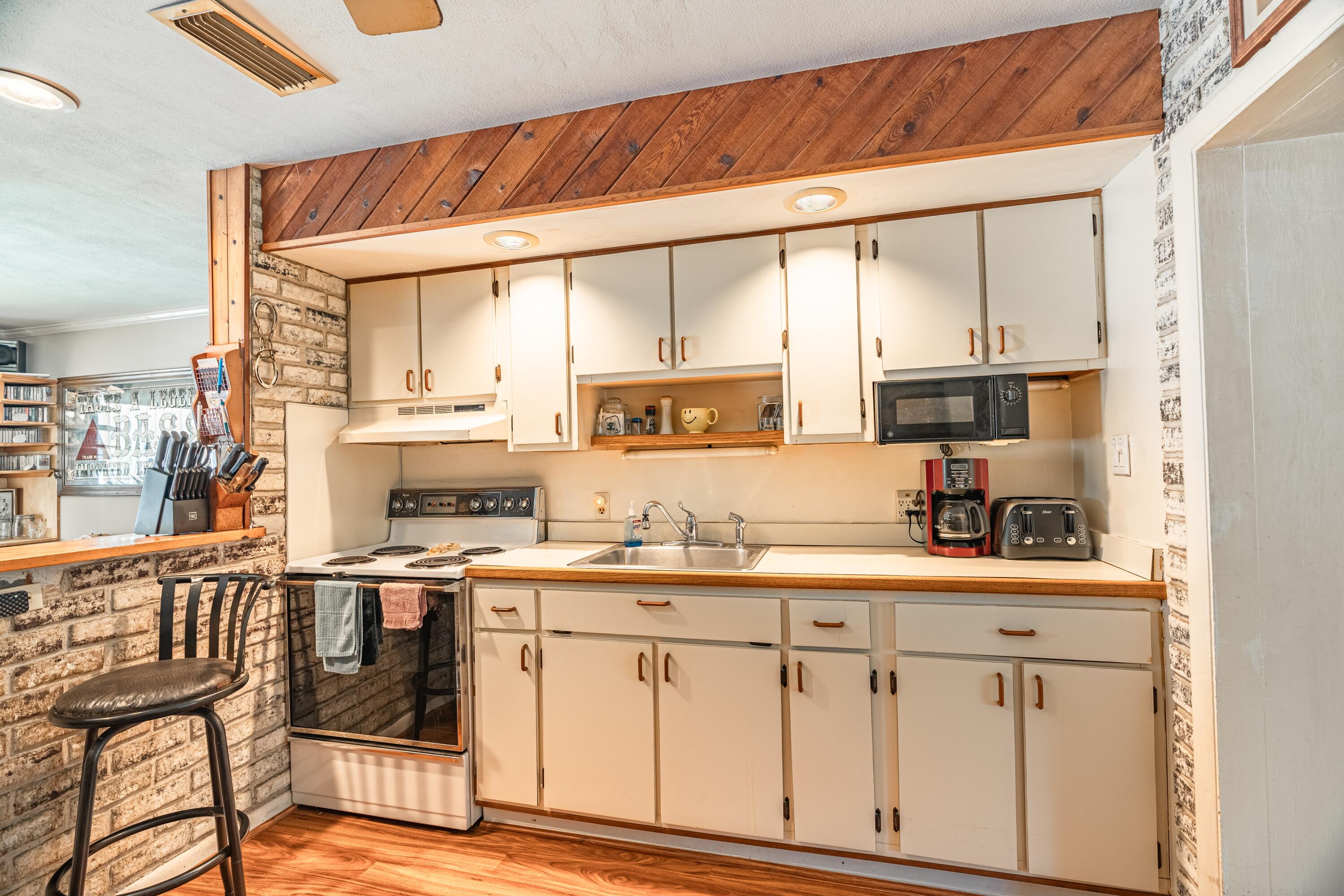 2556 NE Letitia Street