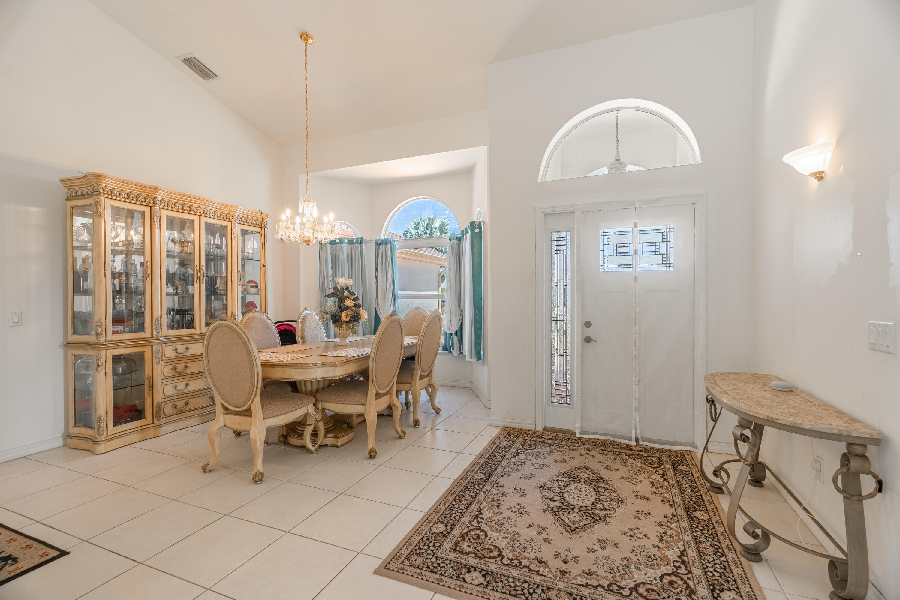 366 NE Genesee Avenue