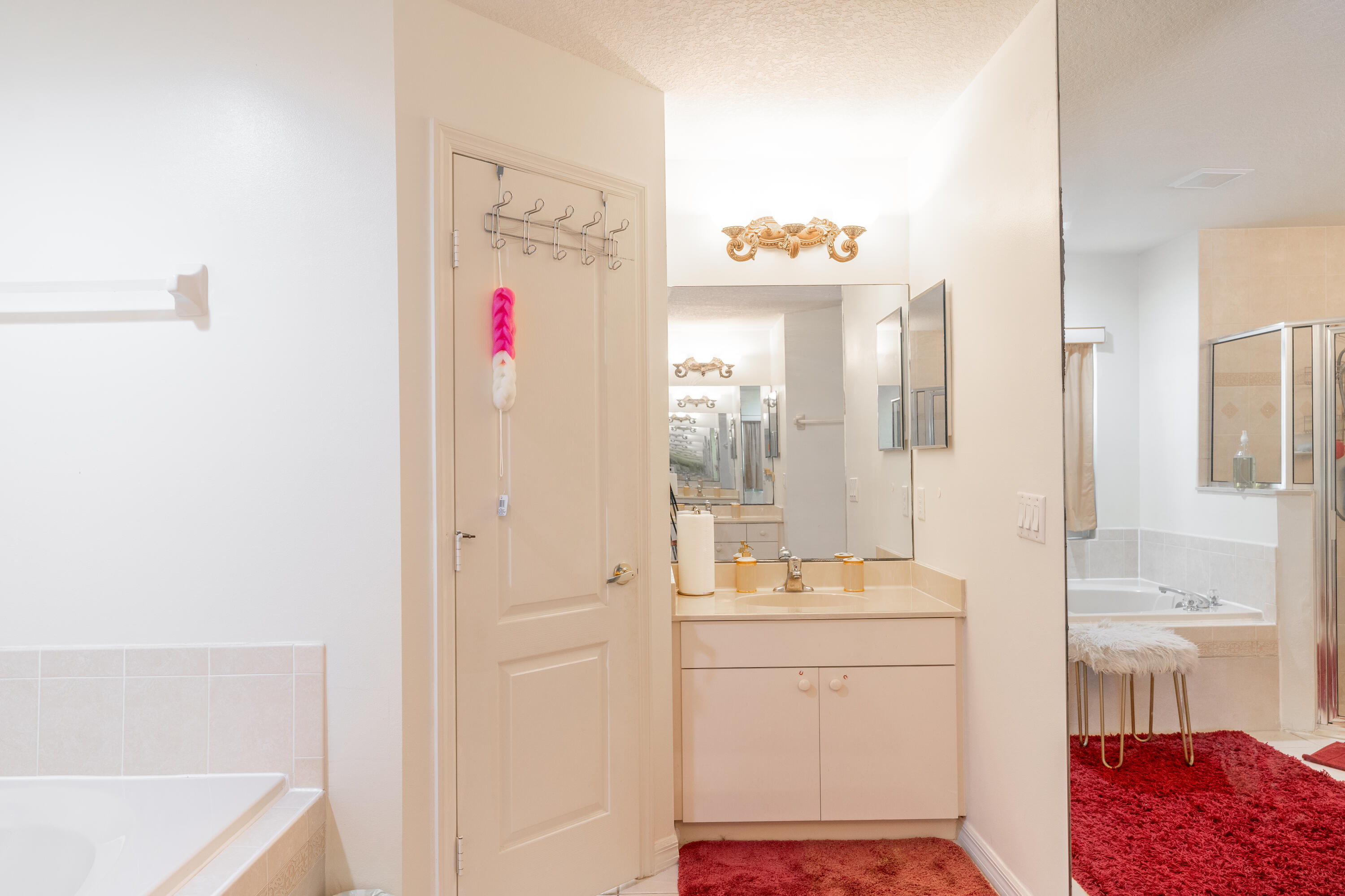 366 NE Genesee Avenue