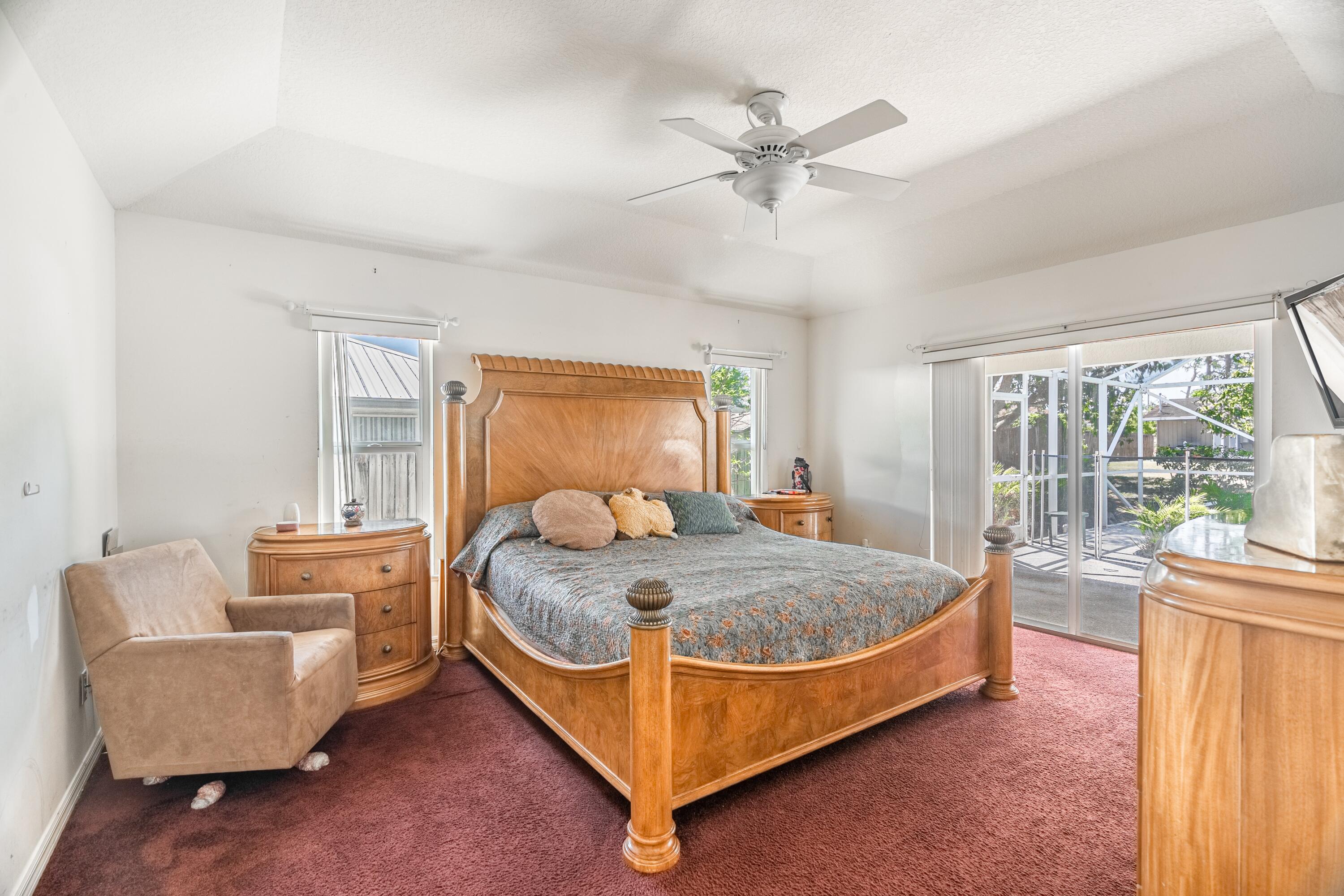 366 NE Genesee Avenue