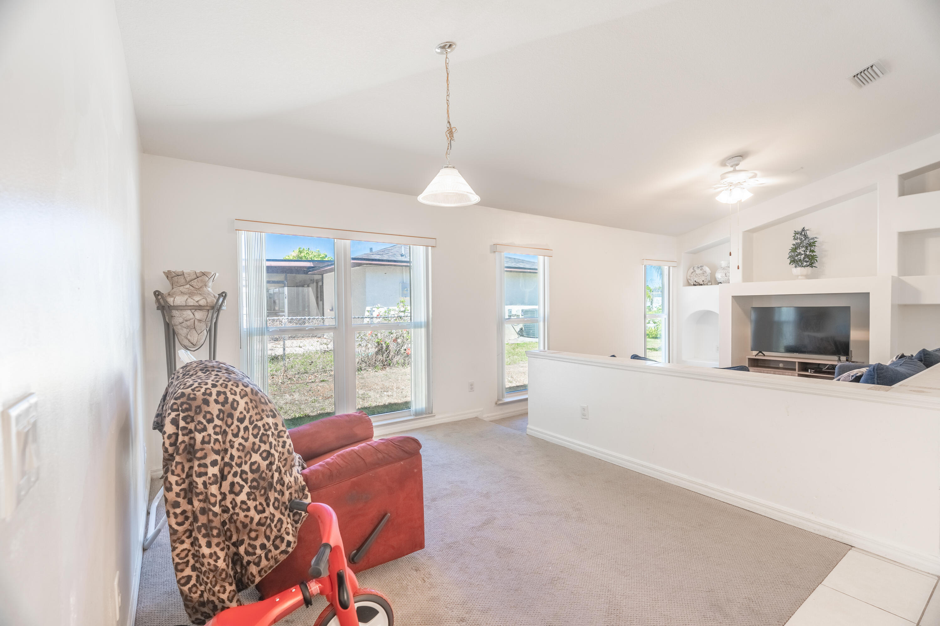 366 NE Genesee Avenue