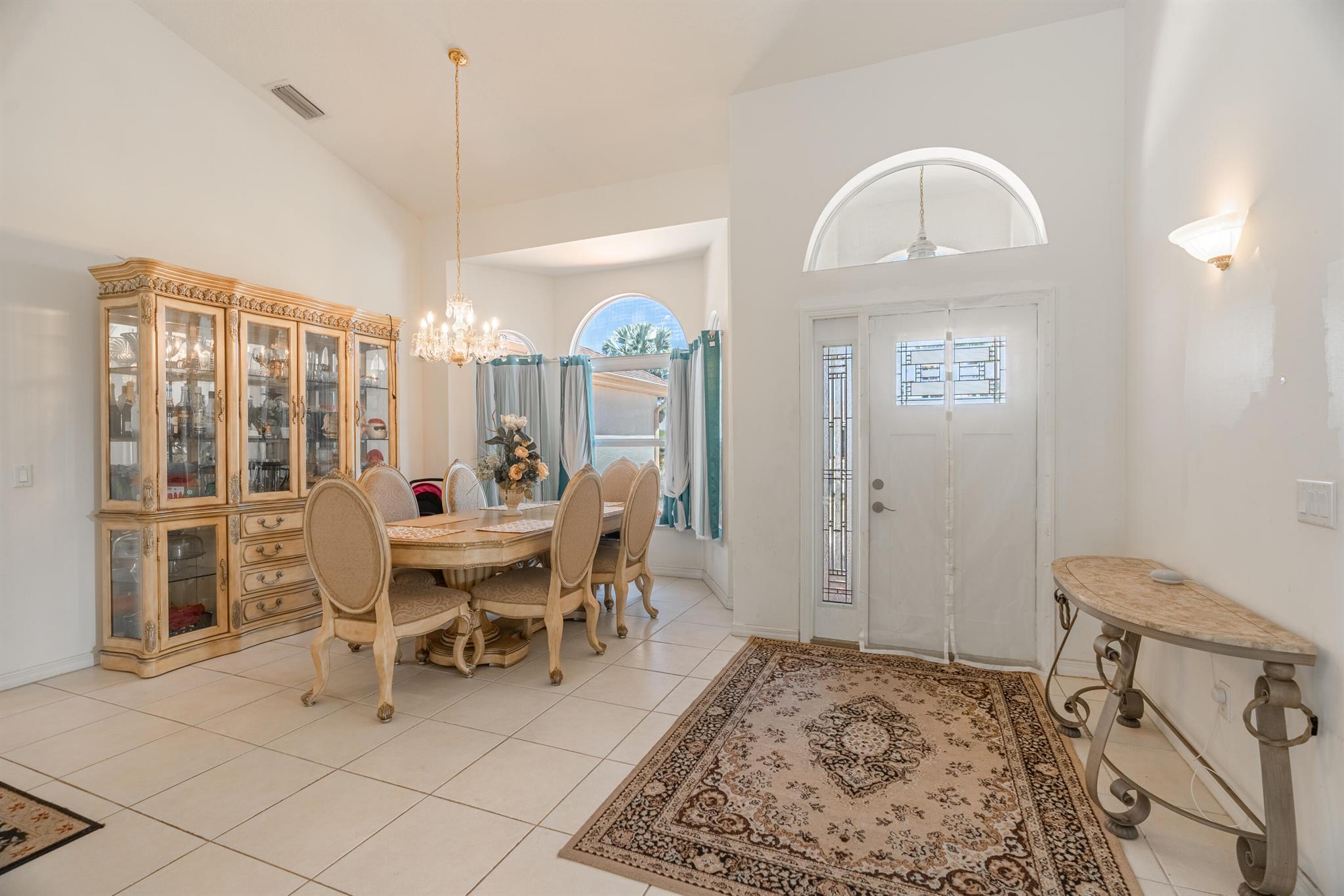 366 NE Genesee Avenue