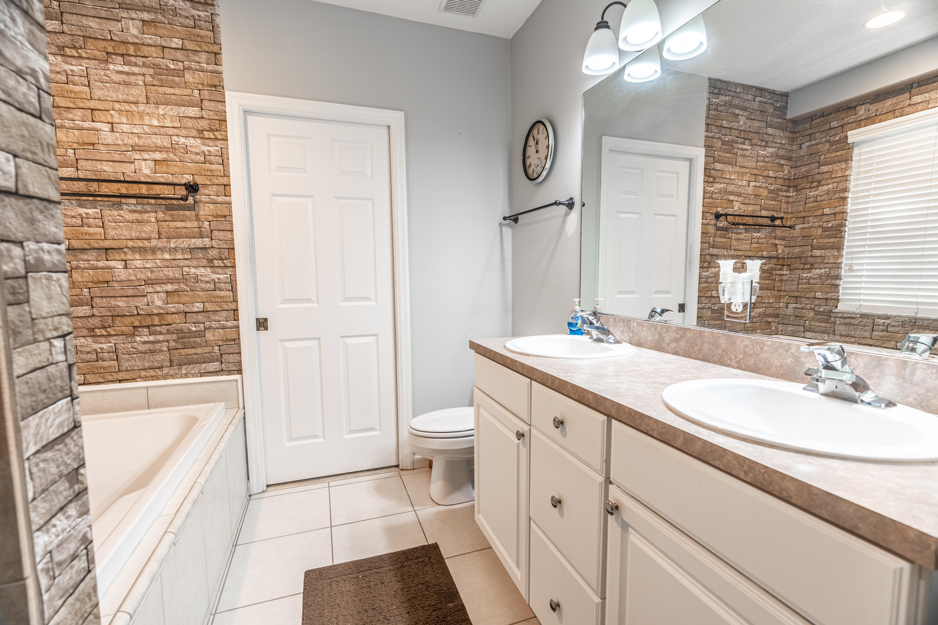 1641 SW Janette Avenue