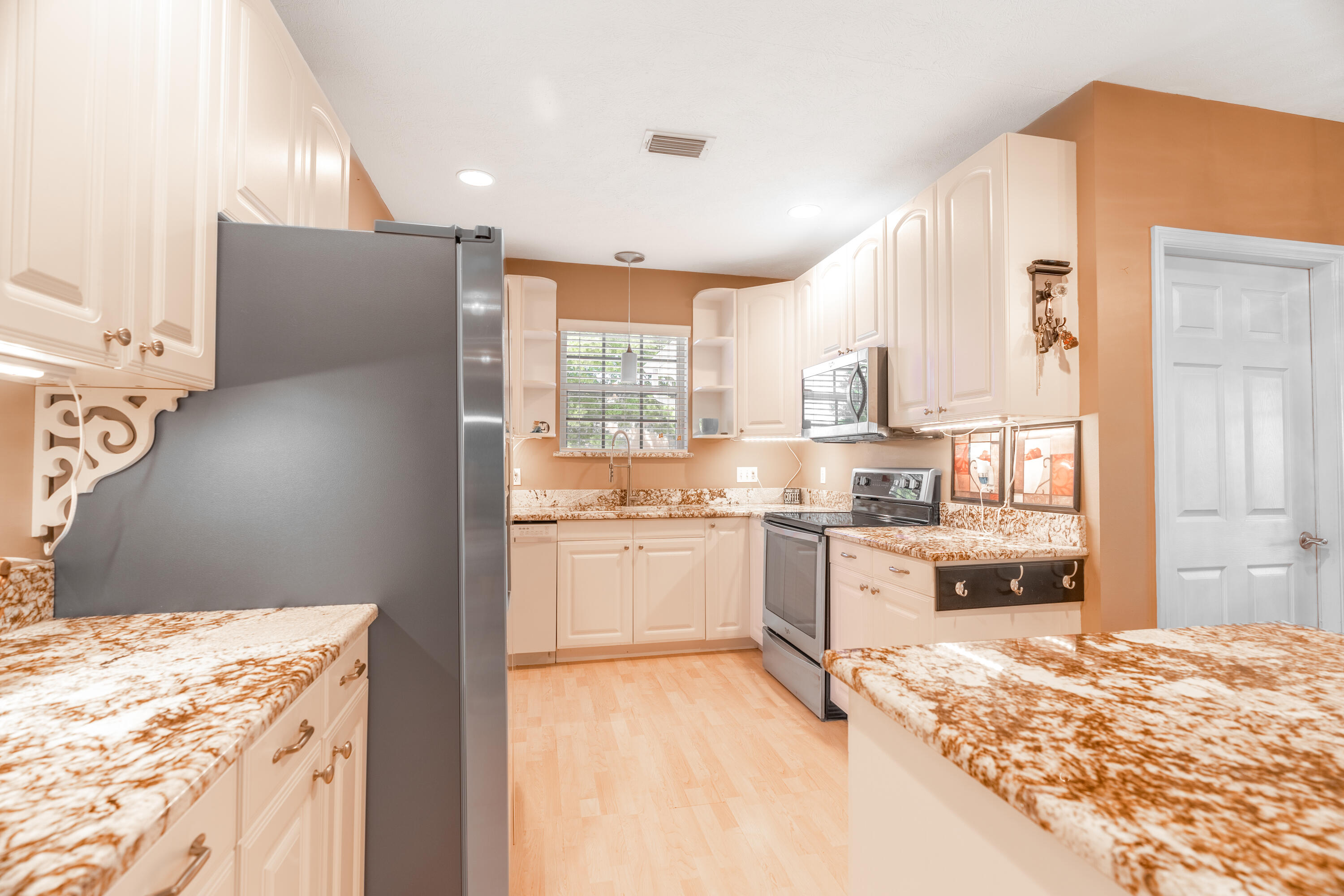 1641 SW Janette Avenue