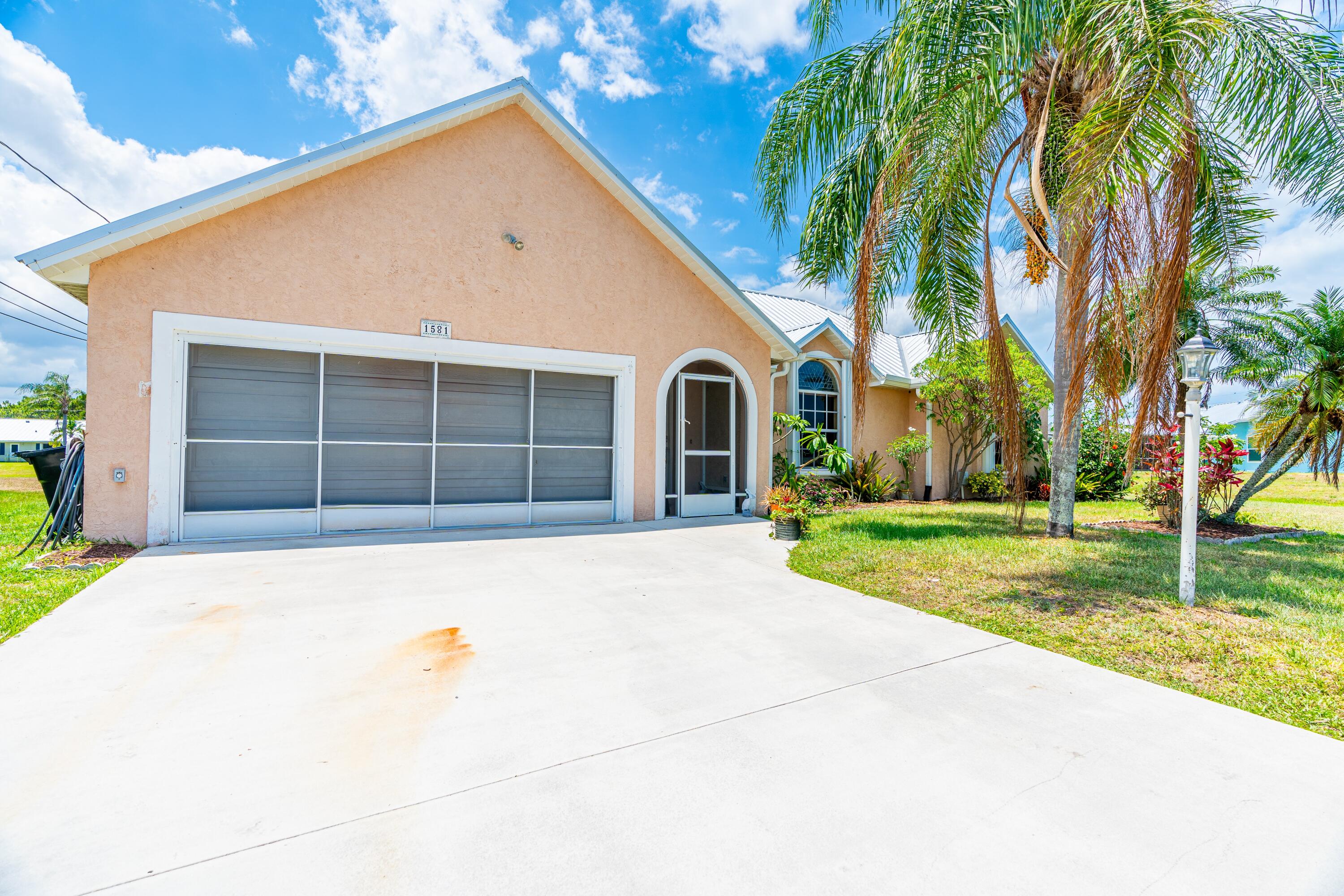 1581 SE Dome Circle