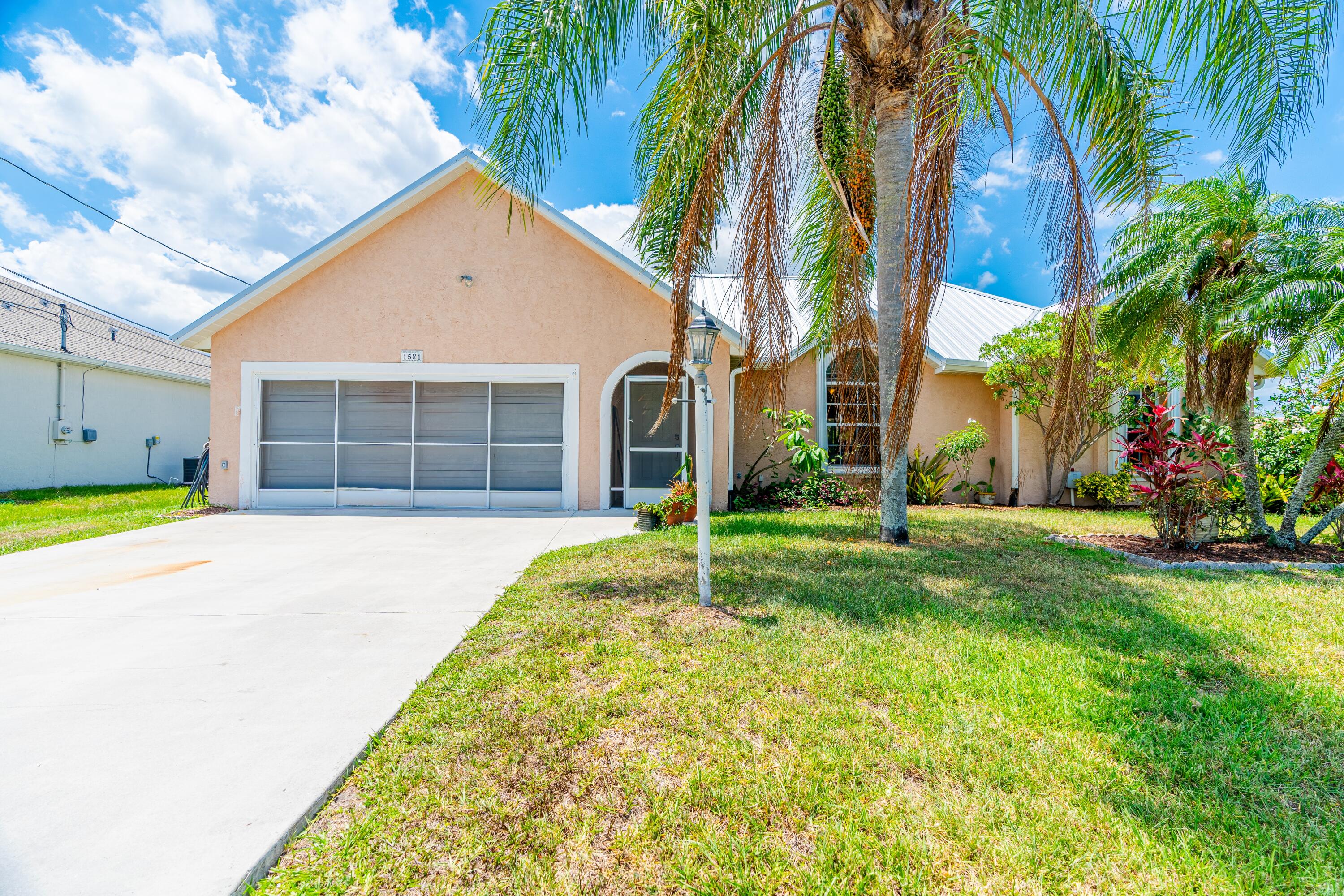 1581 SE Dome Circle