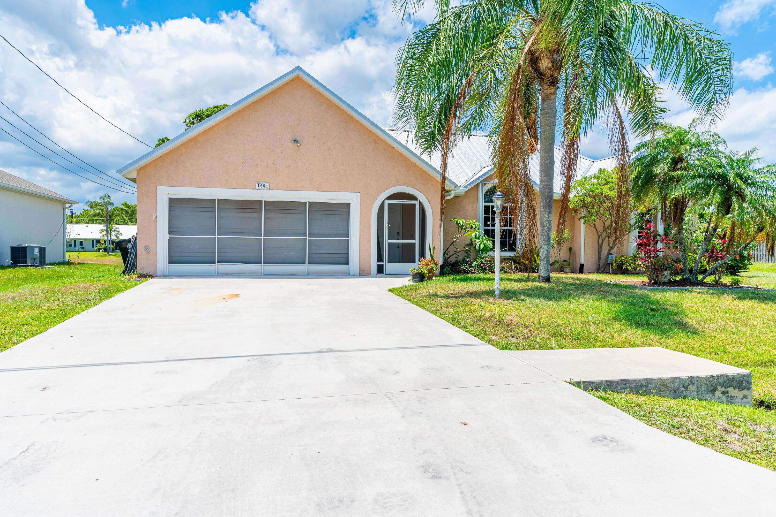 1581 SE Dome Circle
