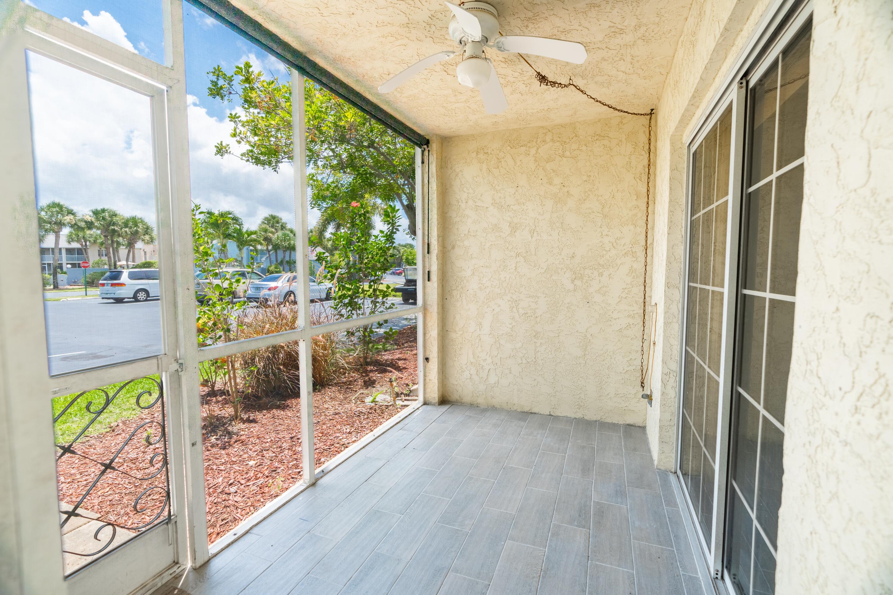 1621 SE Green Acres Circle W-102