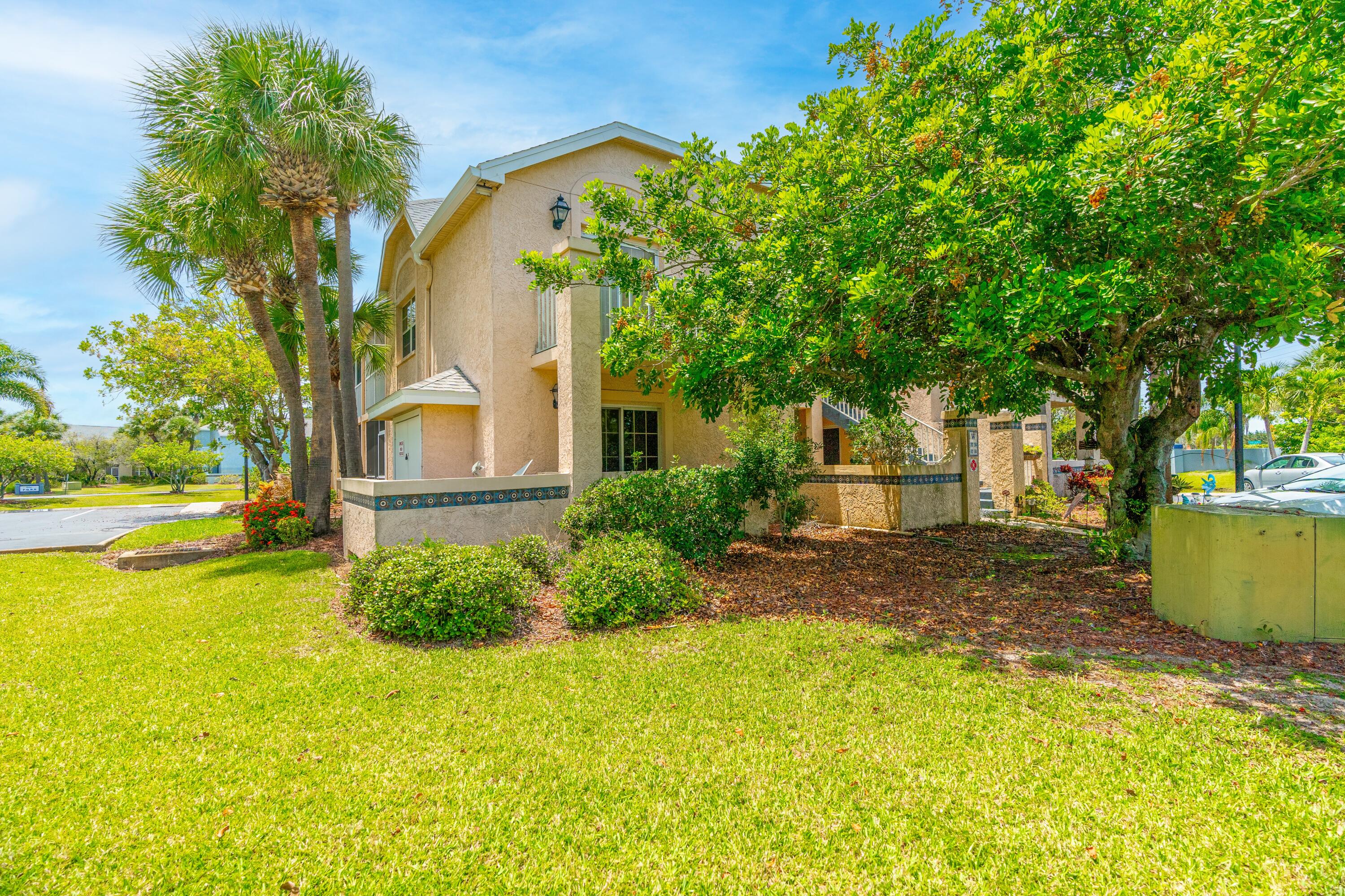 1621 SE Green Acres Circle W-102