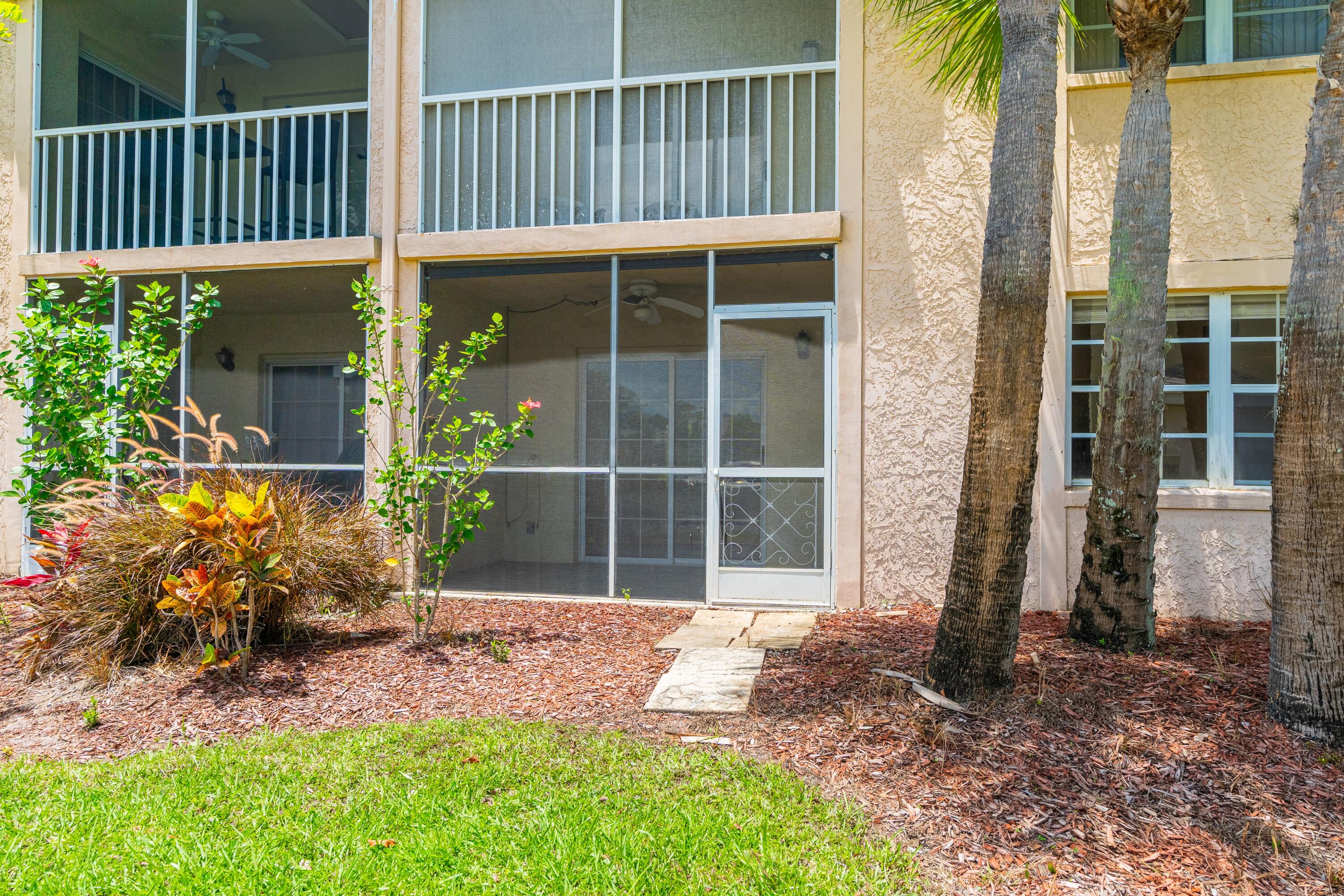 1621 SE Green Acres Circle W-102