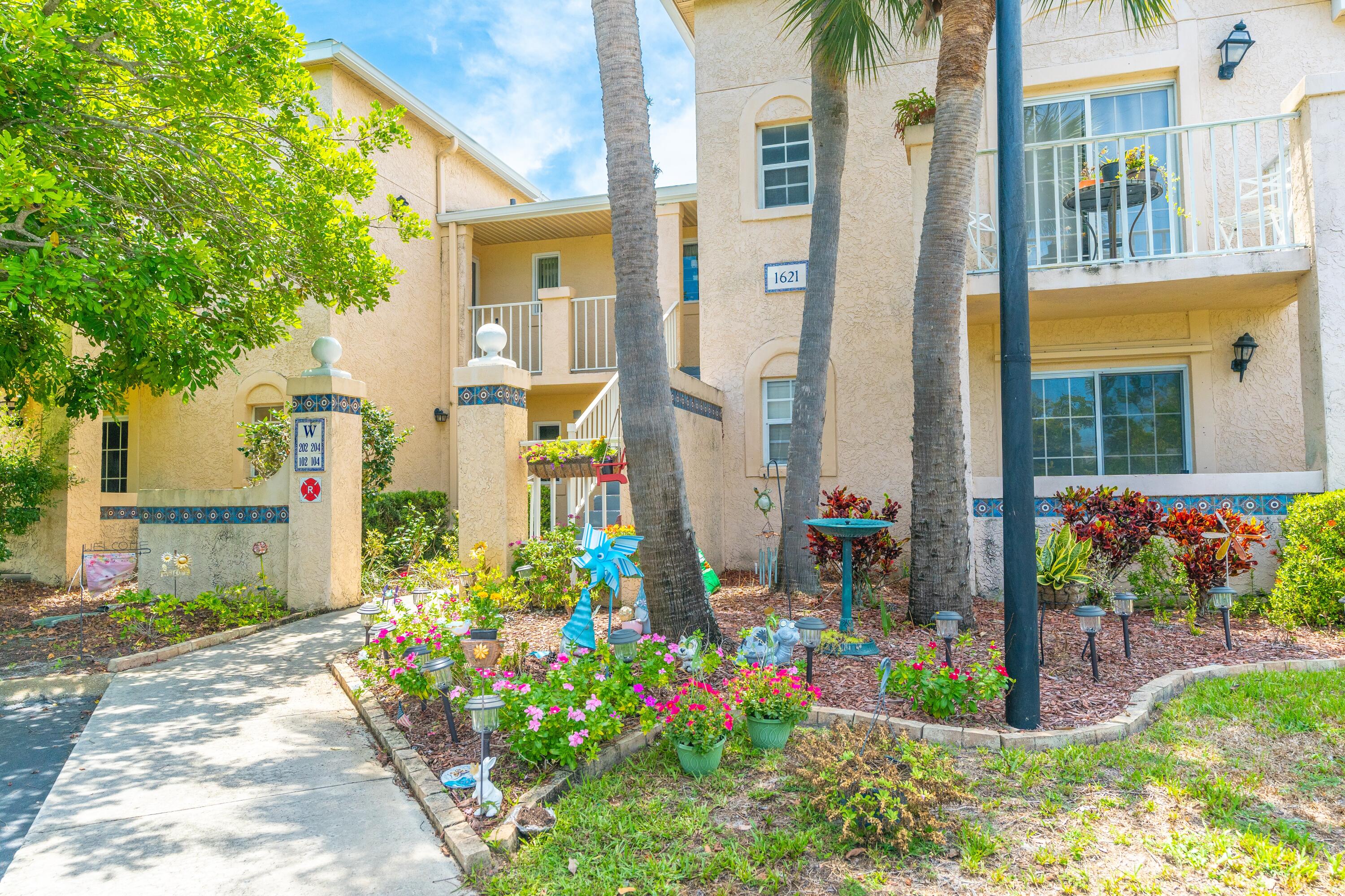 1621 SE Green Acres Circle W-102