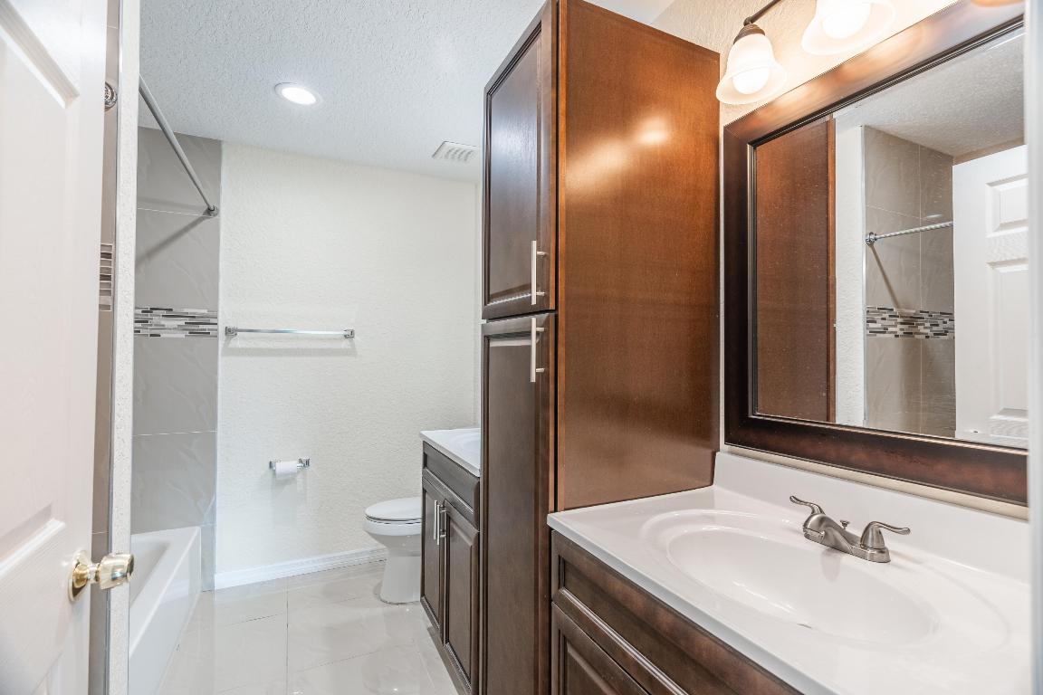 2841 SW Vittorio Street