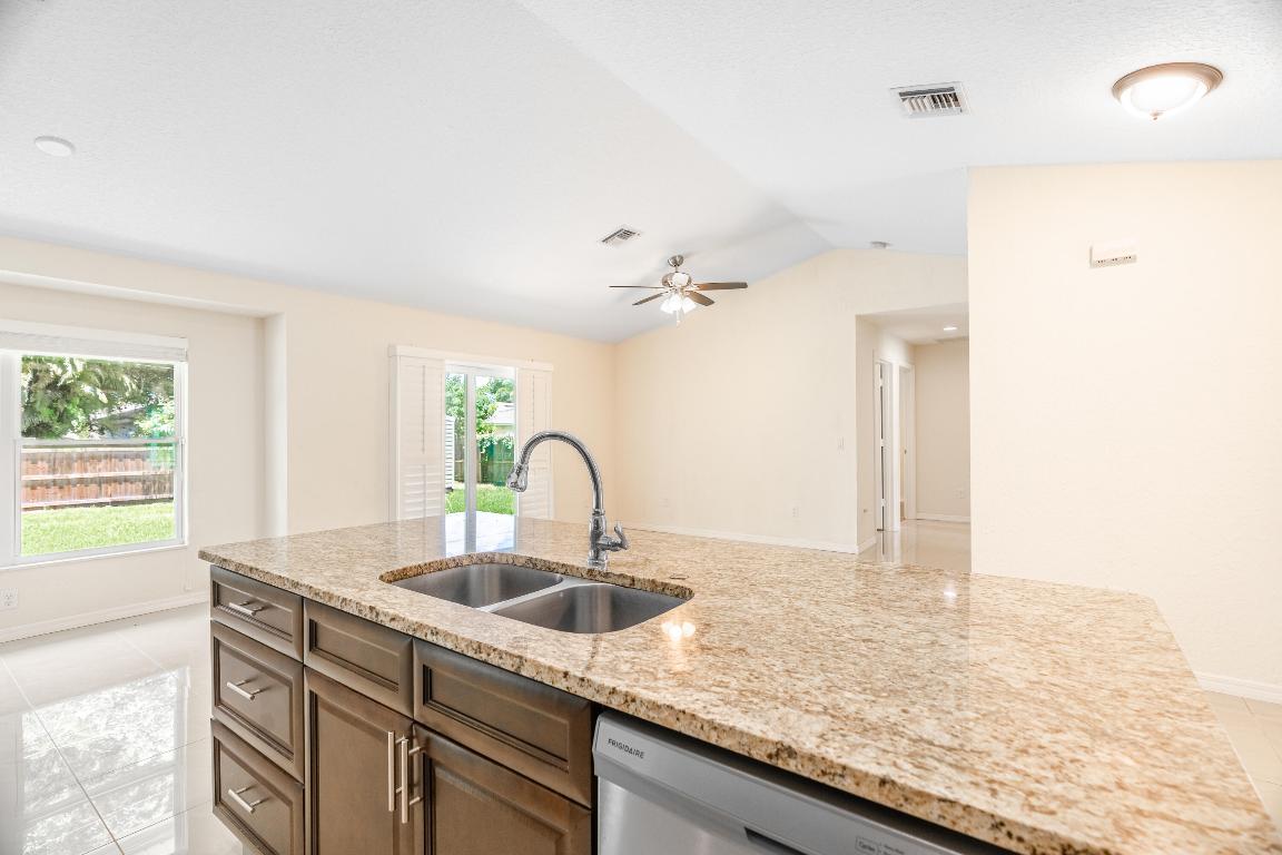 2841 SW Vittorio Street