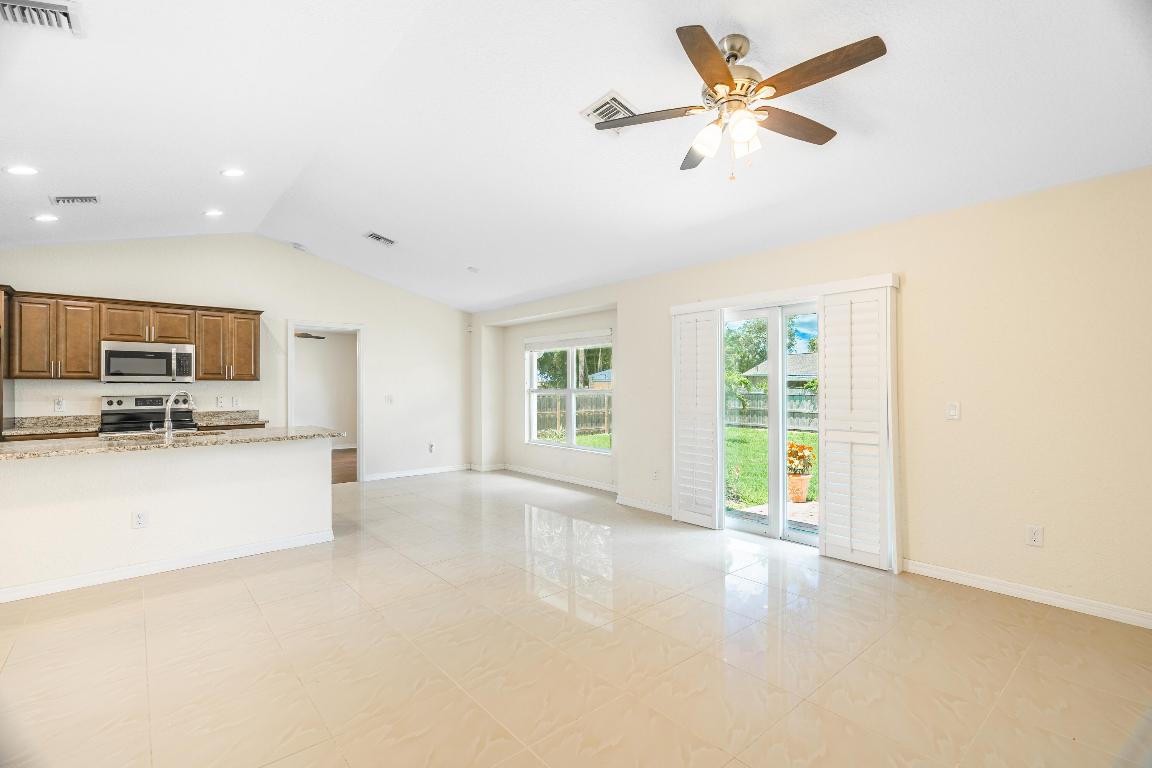 2841 SW Vittorio Street