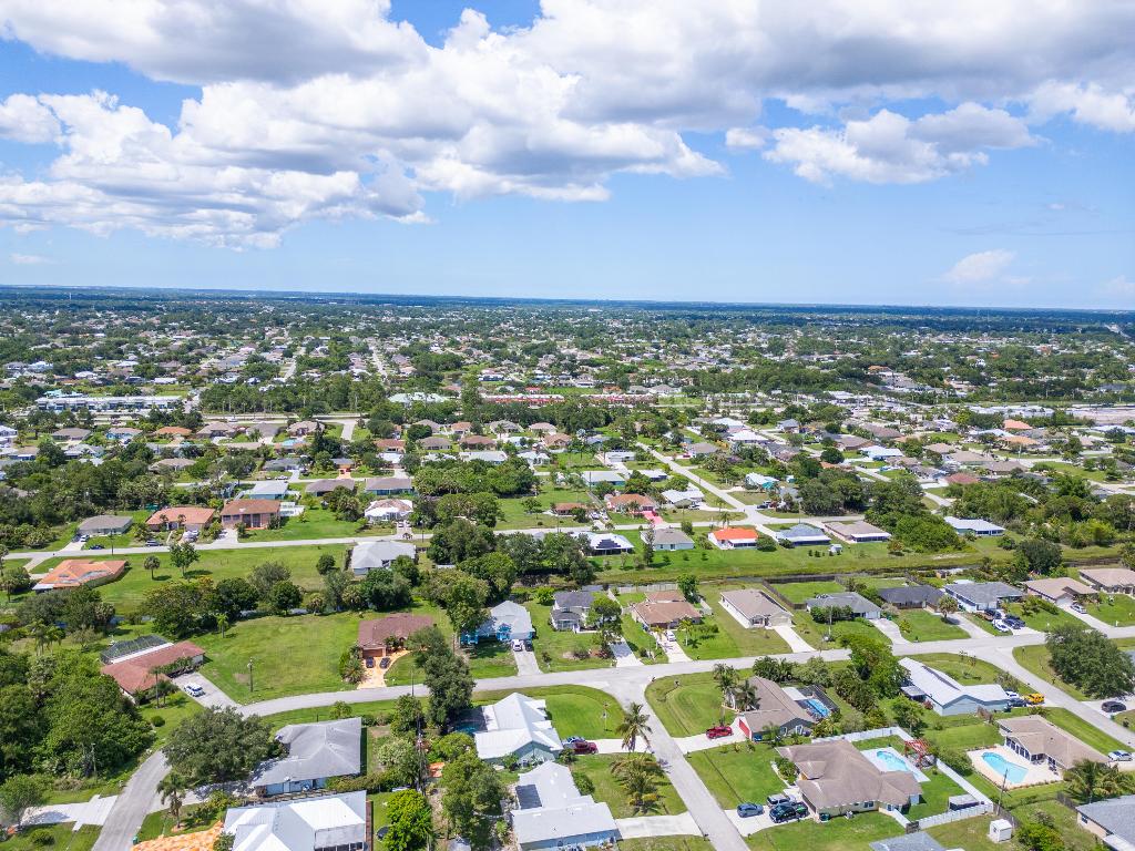 2841 SW Vittorio Street