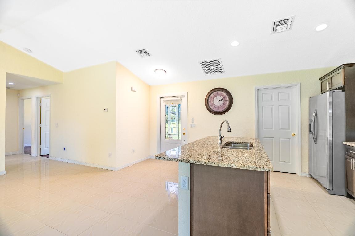 2841 SW Vittorio Street