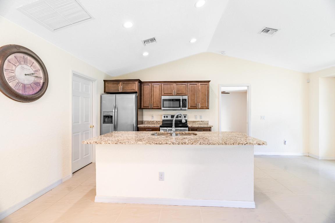 2841 SW Vittorio Street