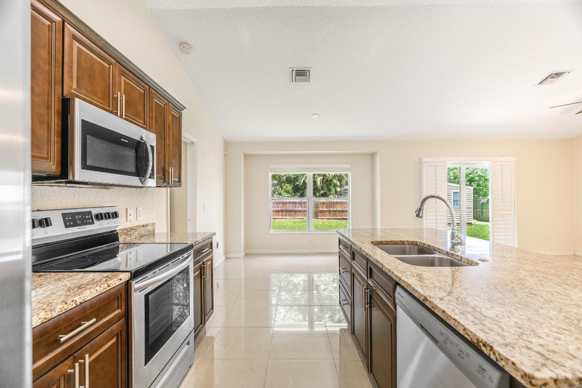 2841 SW Vittorio Street