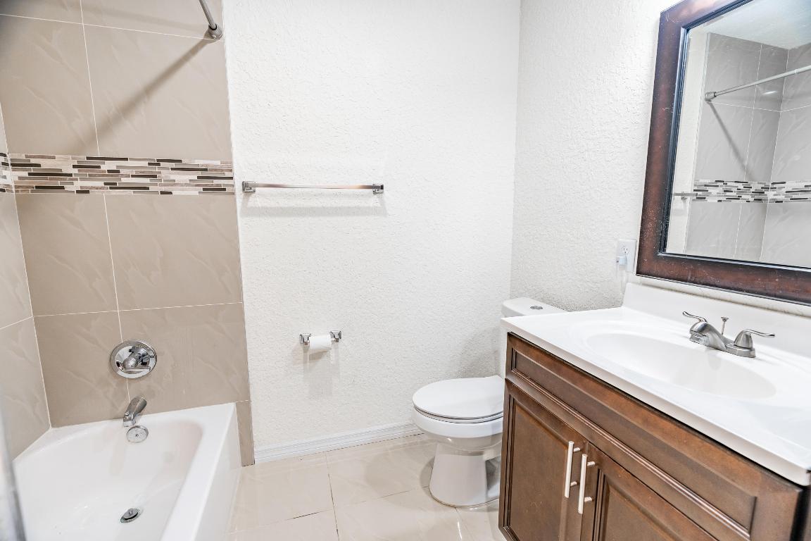 2841 SW Vittorio Street