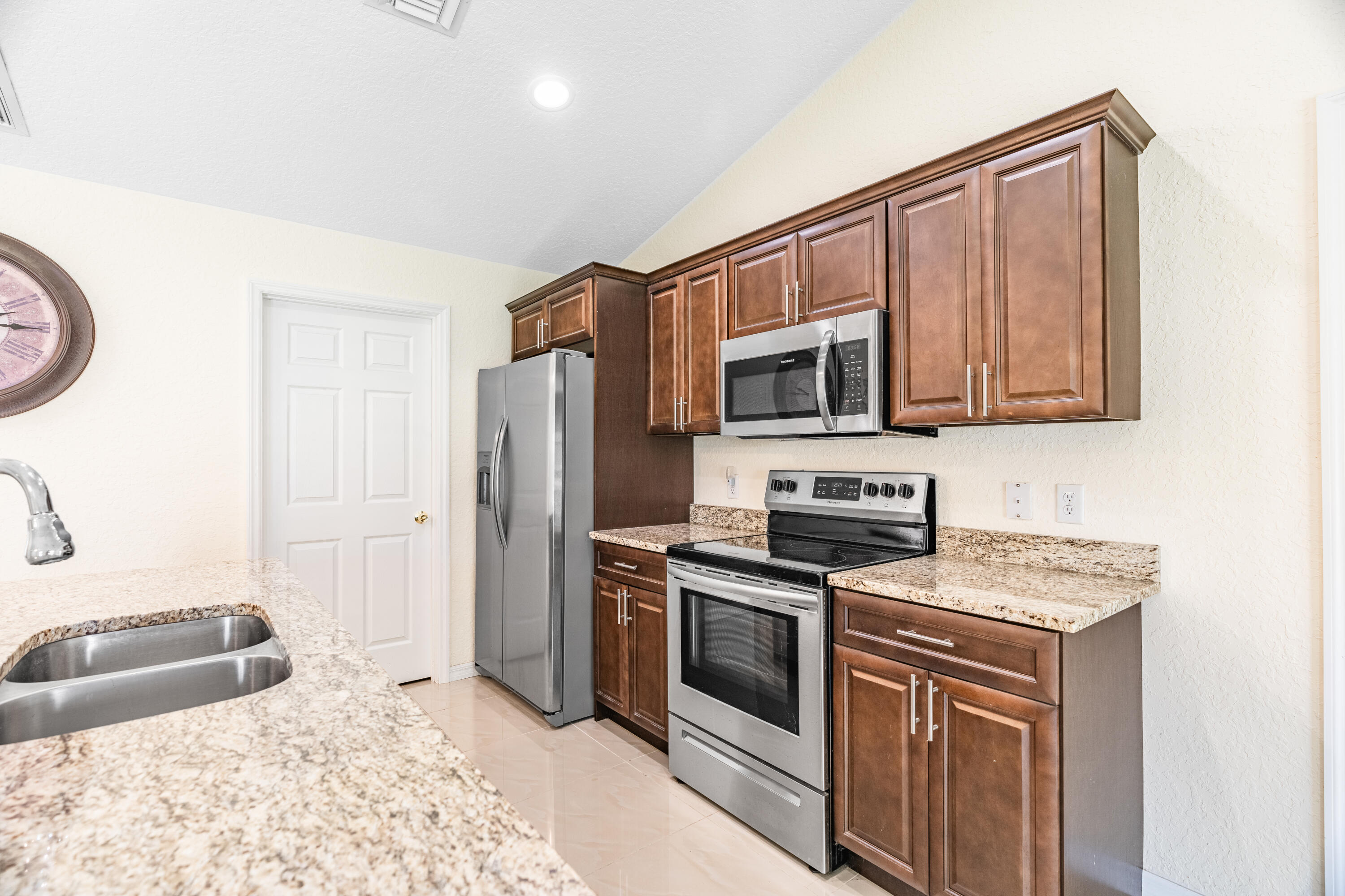 2841 SW Vittorio Street