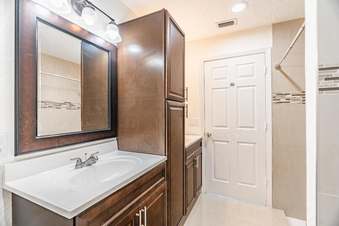 2841 SW Vittorio Street