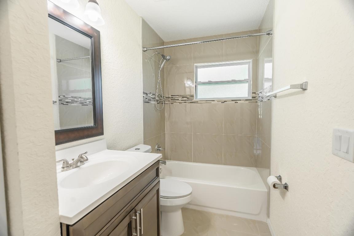 2841 SW Vittorio Street