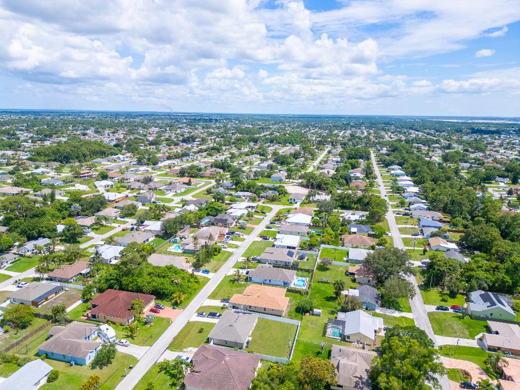 2841 SW Vittorio Street