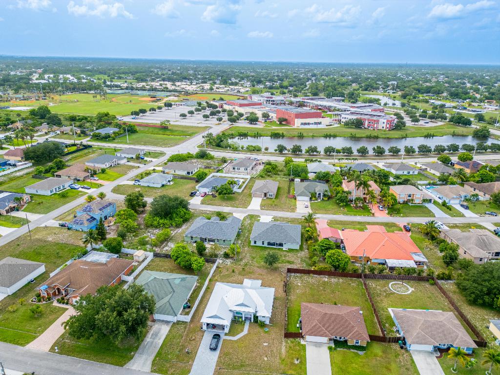 565 SW Halkell Avenue