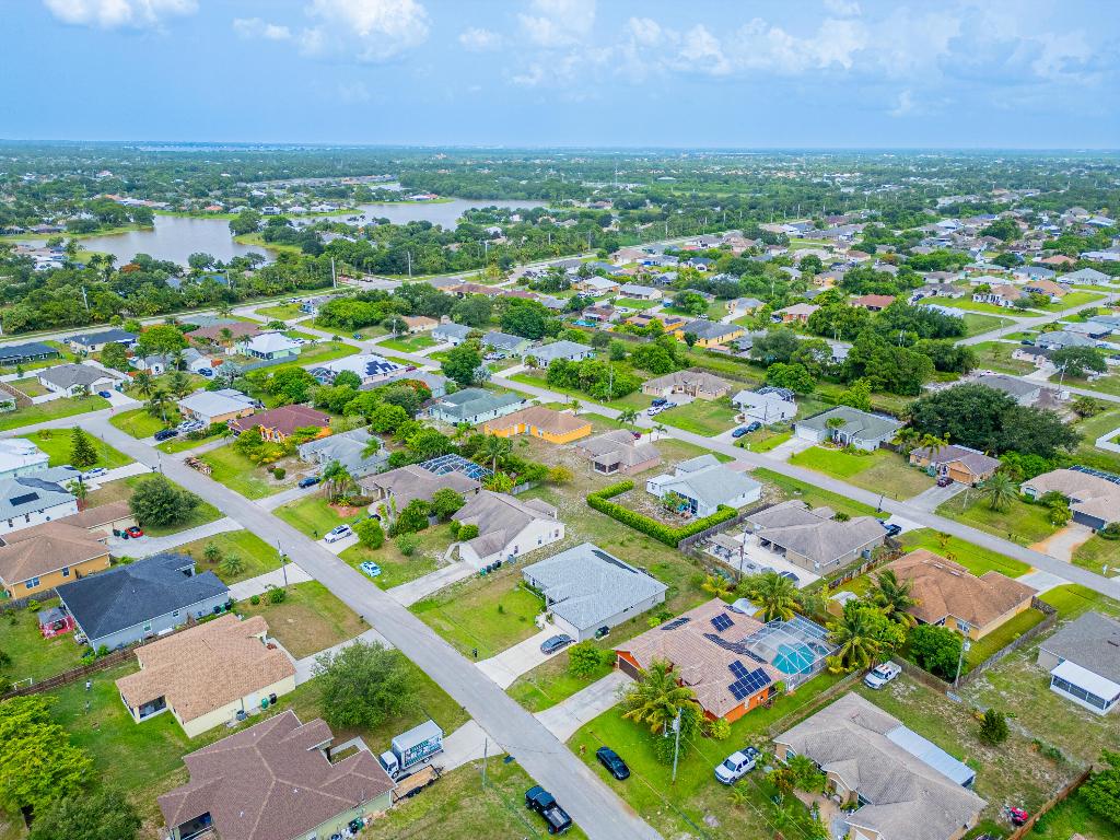 565 SW Halkell Avenue