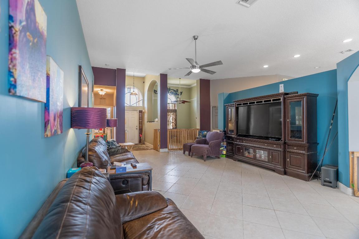 565 SW Halkell Avenue