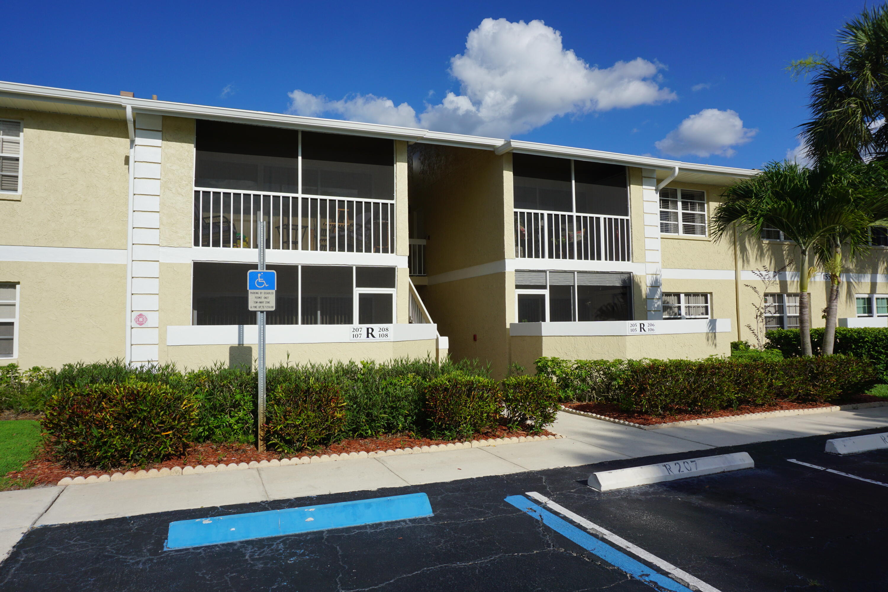 1558 SE Royal Green Circle 106