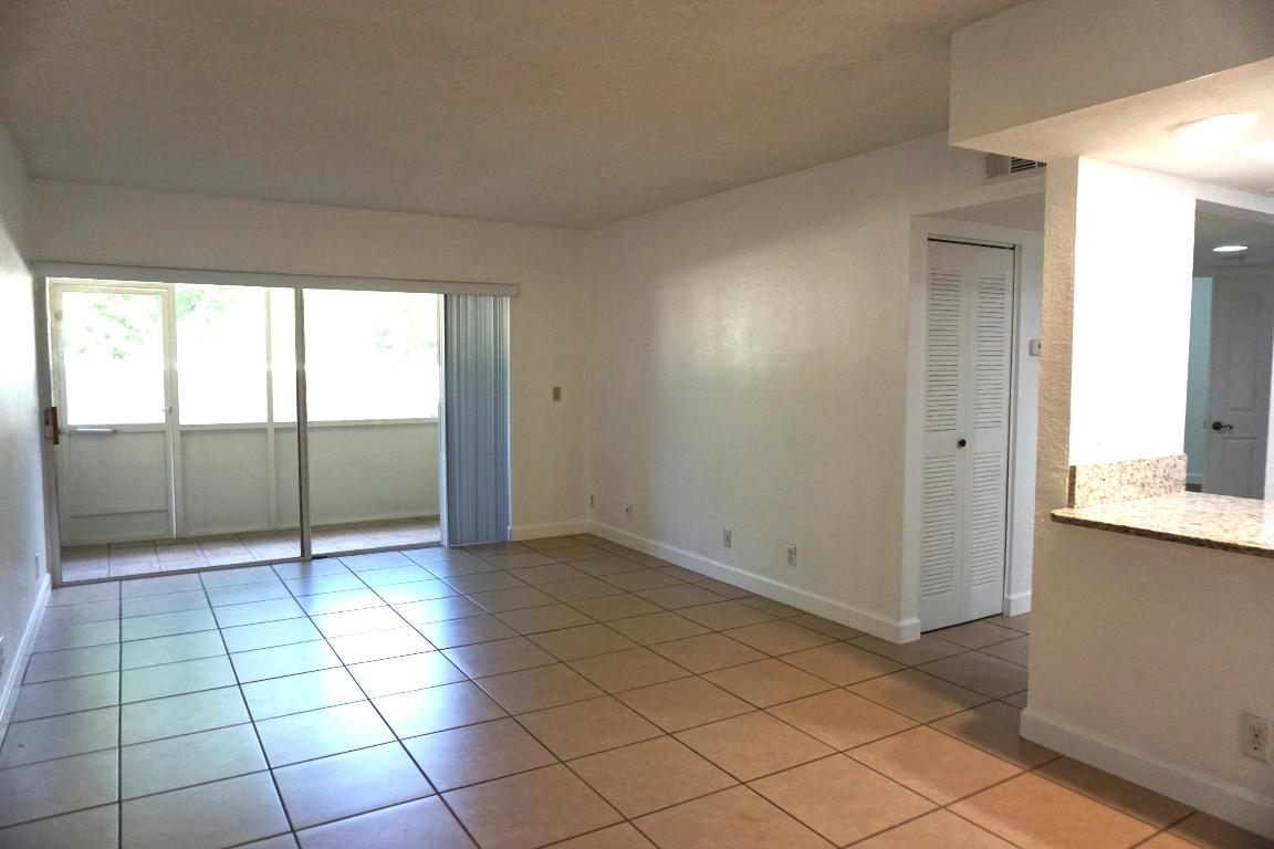 1558 SE Royal Green Circle 106