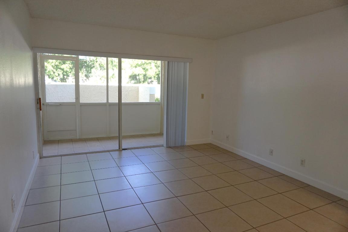 1558 SE Royal Green Circle 106