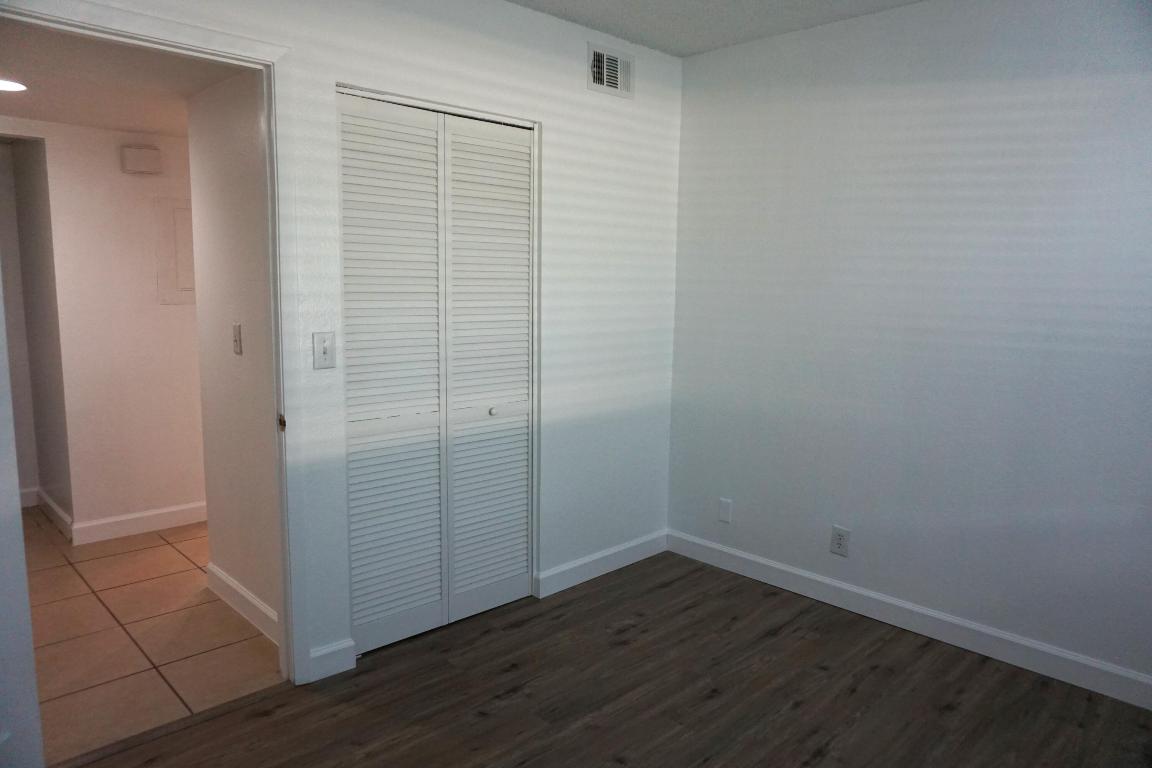 1558 SE Royal Green Circle 106