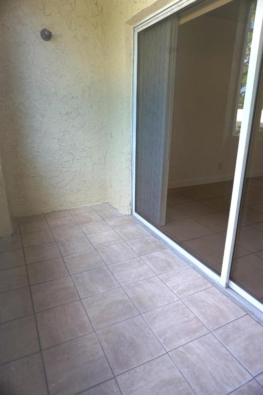 1558 SE Royal Green Circle 106