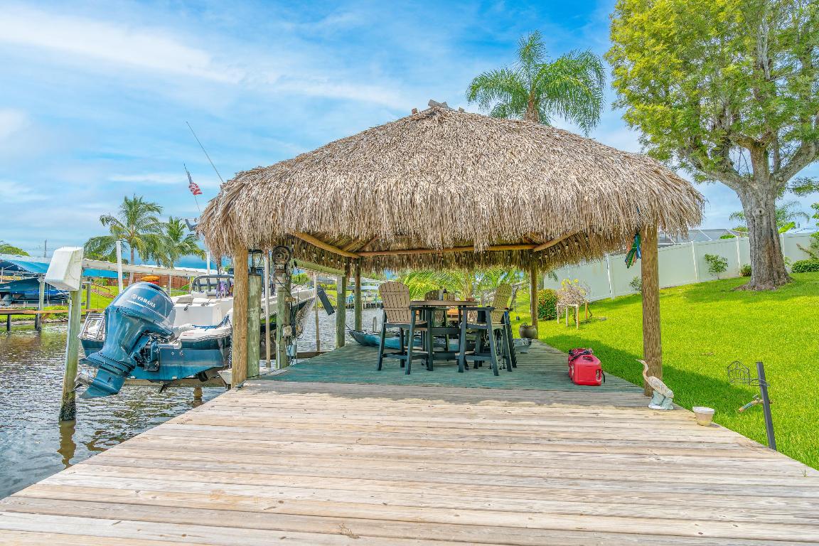 727 SE Calmoso Drive