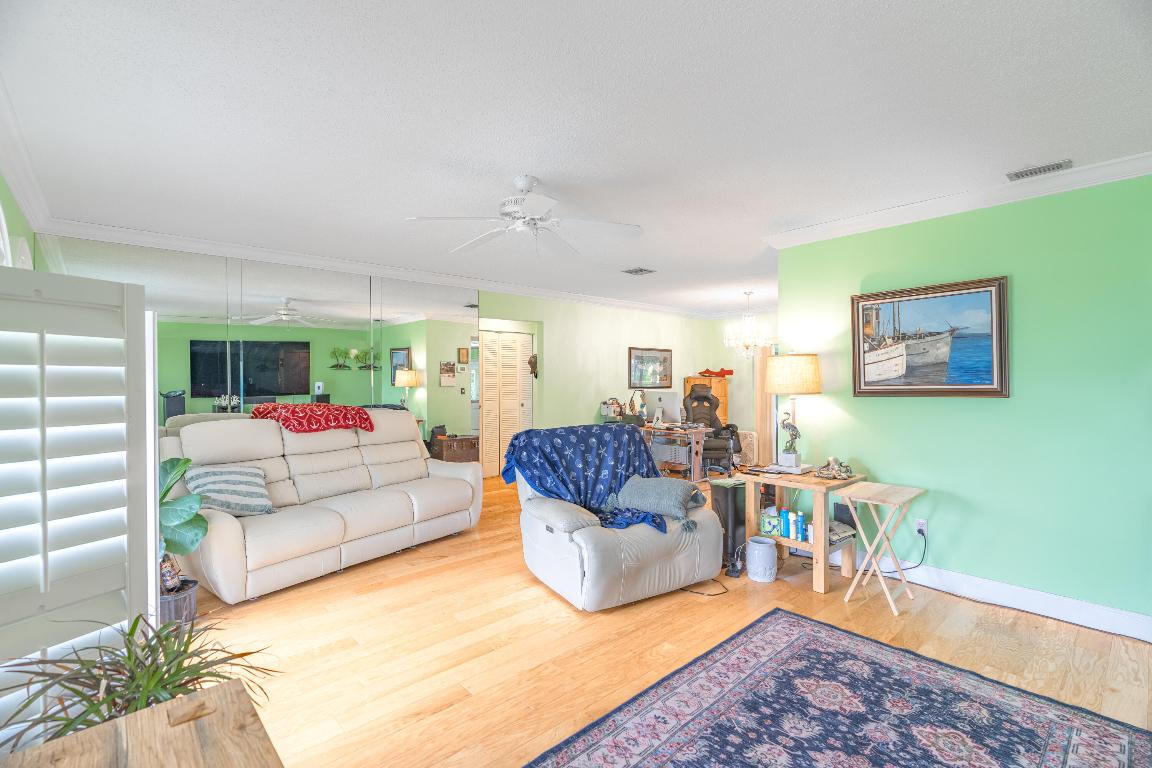 727 SE Calmoso Drive