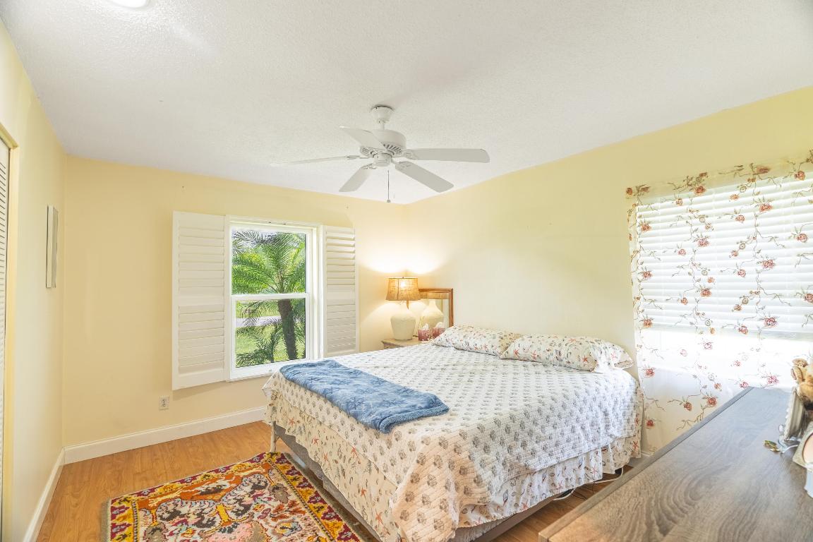 727 SE Calmoso Drive