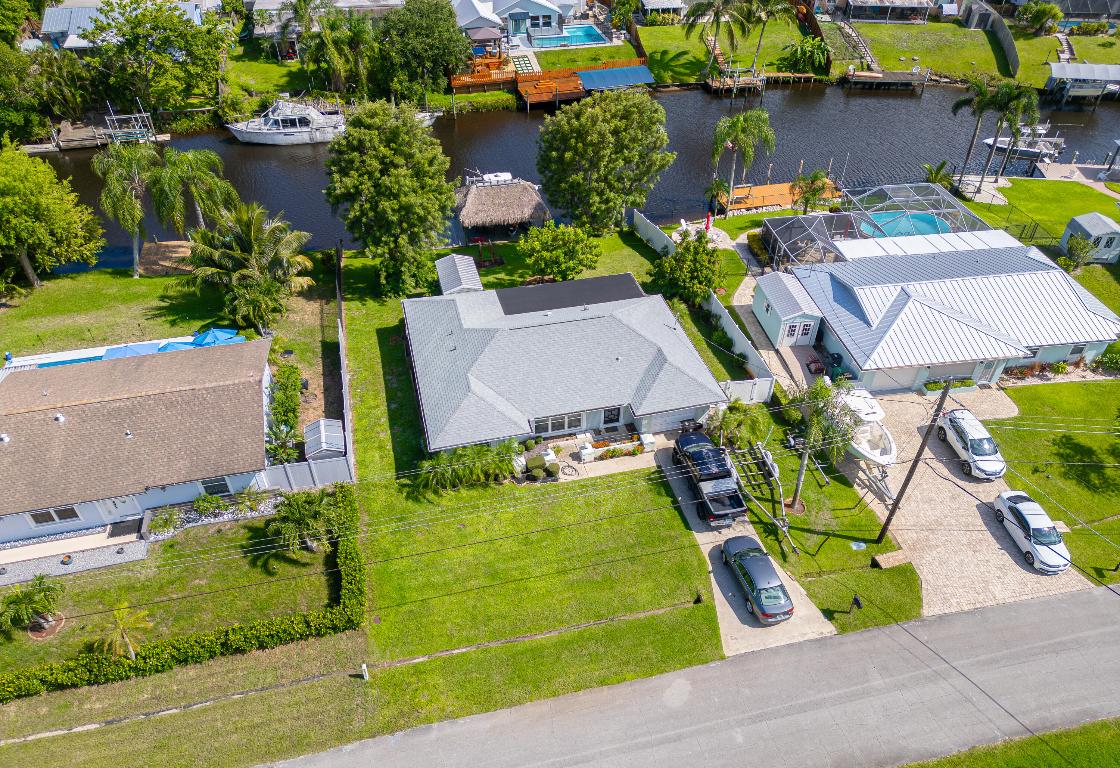 727 SE Calmoso Drive