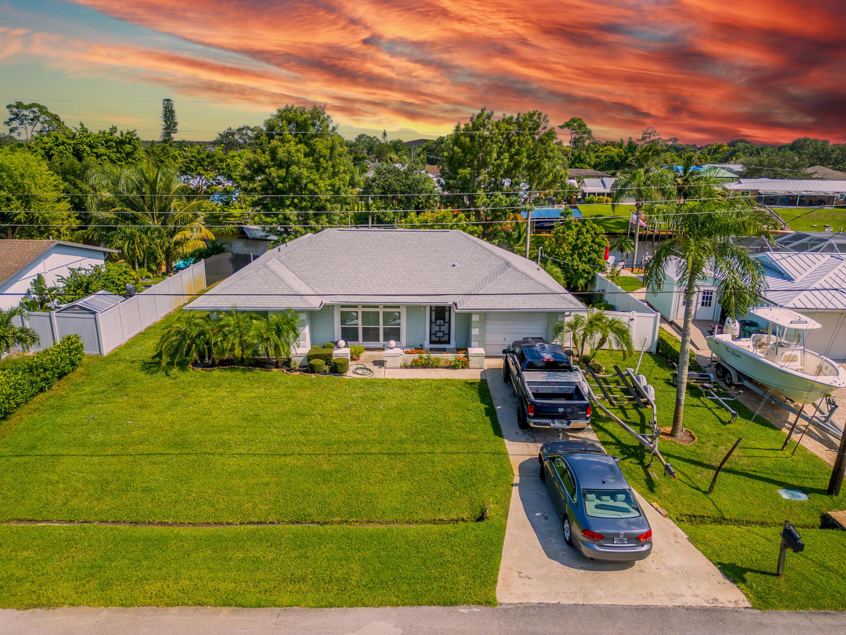 727 SE Calmoso Drive