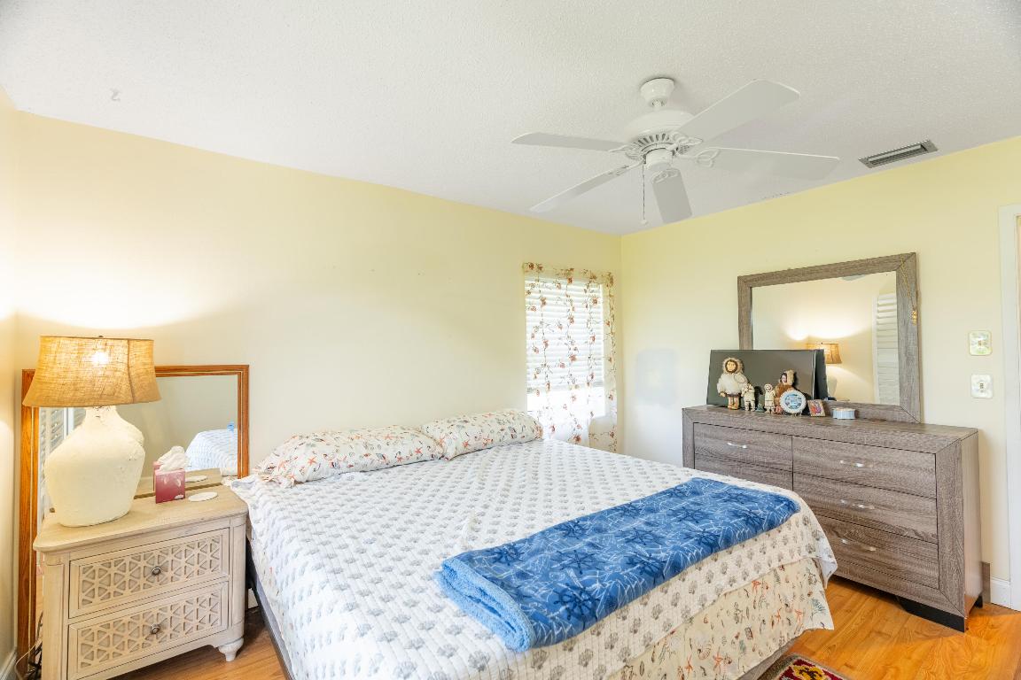 727 SE Calmoso Drive