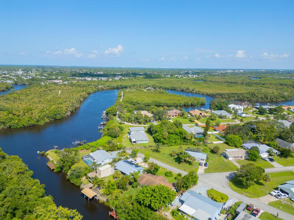 727 SE Calmoso Drive