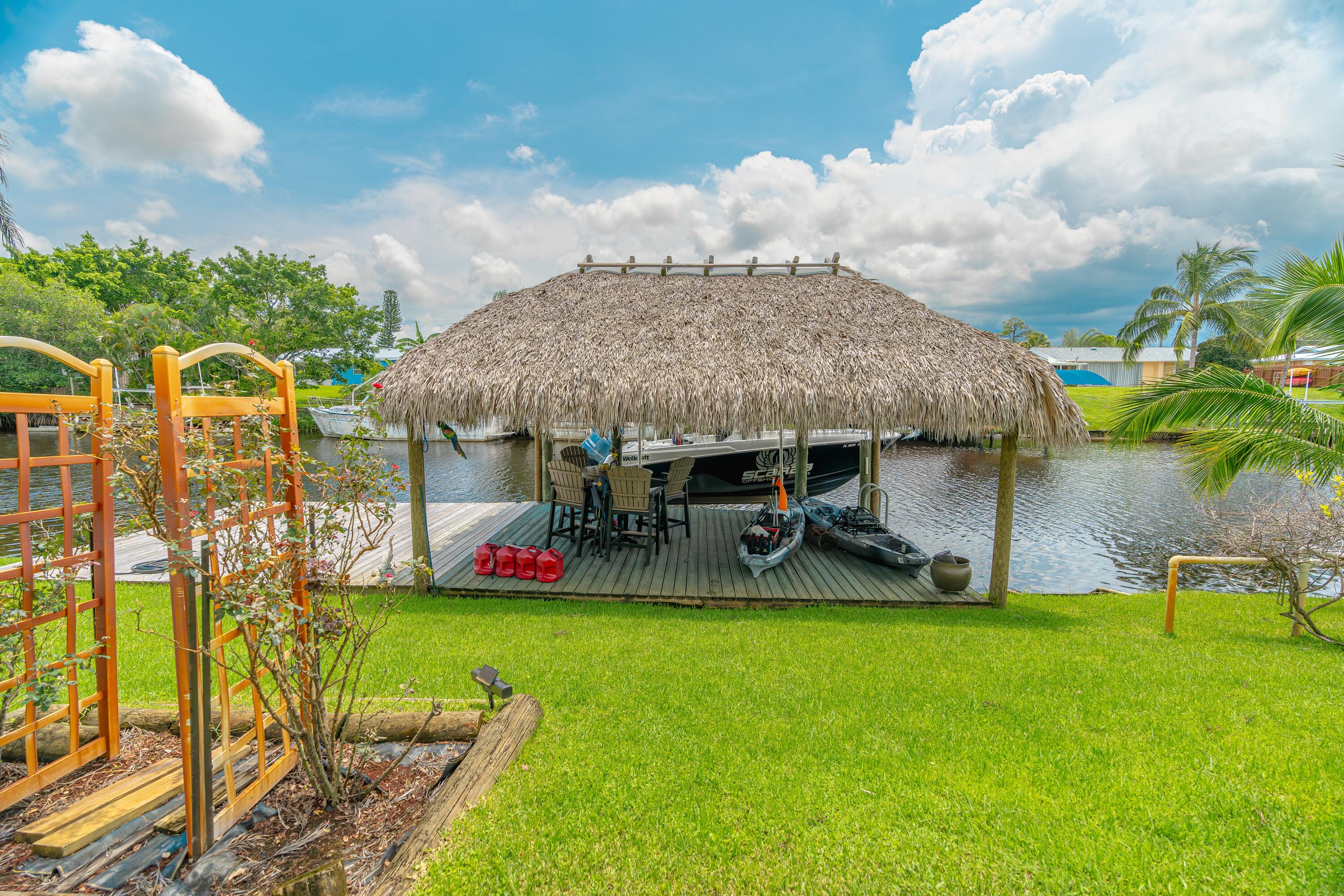 727 SE Calmoso Drive